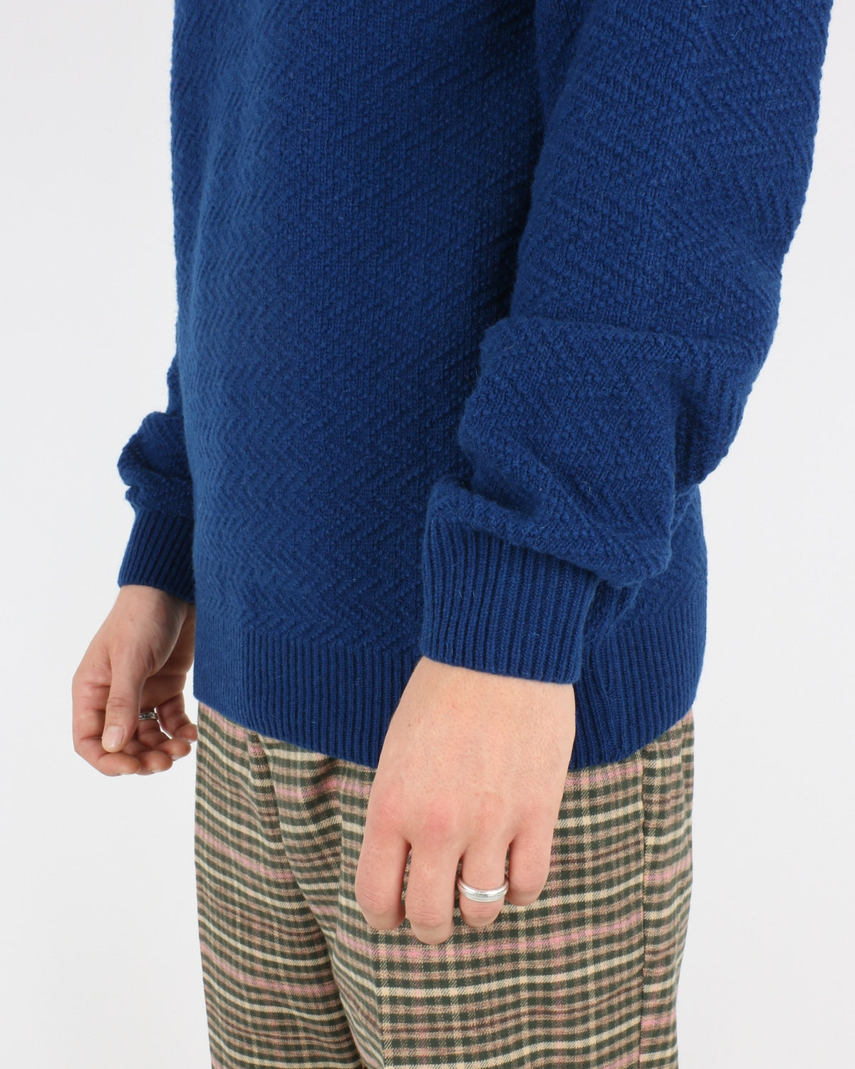 soulland_cassidy herringbone sweater_blue_3_4